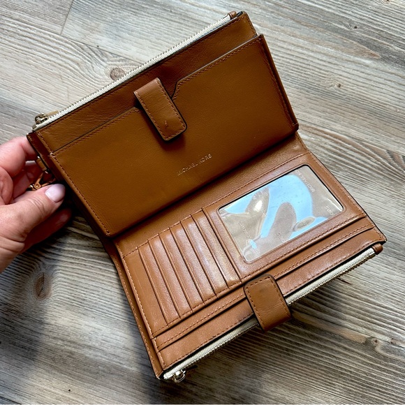 Michael Kors Adele Leather Smartphone Wallet - Picture 2 of 5